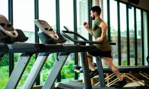 Trening aerobowy co to? Poznaj korzyści i przykłady ćwiczeń