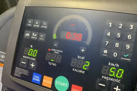 Bieżnia magnetyczna czy elektryczna – która lepiej spełni Twoje oczekiwania?