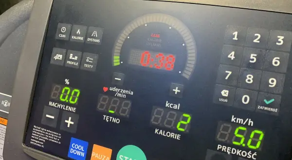 Bieżnia magnetyczna czy elektryczna – która lepiej spełni Twoje oczekiwania?