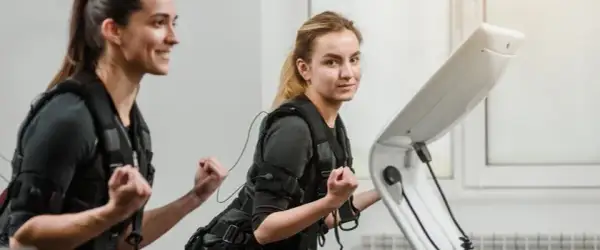 Trening EMS na czym polega - Jak działa i jakie ma korzyści?